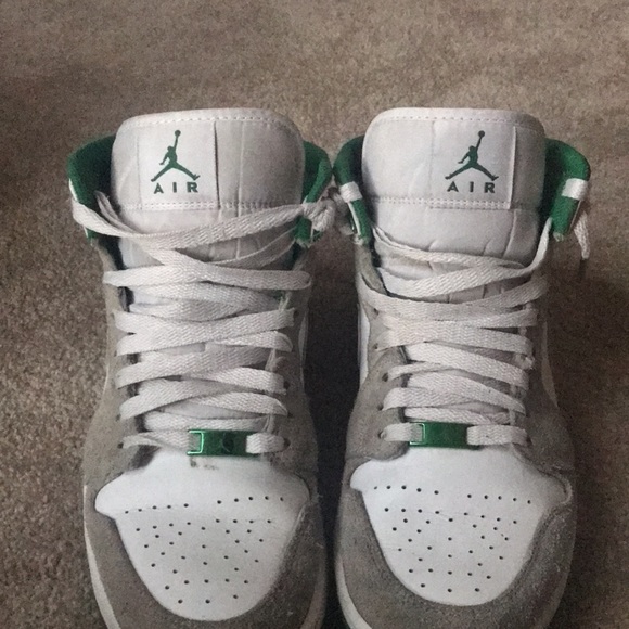 Jordan 1 mid grey greens *great condition* *lightly used* - Picture 2 of 4